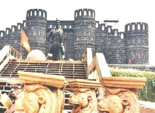 मुंबई विमानतळावर शिवशाही, शिवरायांच्या पुतळ्याचे पूजन