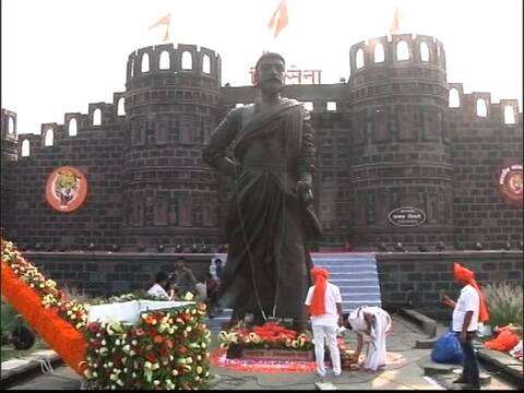 रायगडाची भव्य प्रतिकृती, शिवसेनेकडून तिथीनुसार शिवजयंती साजरी रायगडाची भव्य प्रतिकृती, शिवसेनेकडून तिथीनुसार शिवजयंती साजरी