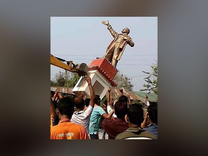 Lenins statue demolished in Tripura by BJP त्रिपुरात भाजप कार्यकर्त्यांचा राडा, लेनिनचा पुतळा बुलडोझरने तोडला!