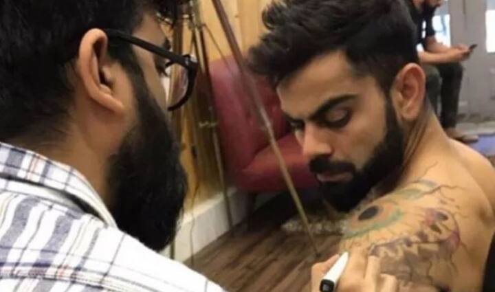 जागतिक क्रिकेटचा बादशाह आणि टीम इंडियाचा कर्णधार विराट कोहली सध्या मुंबईत सुट्ट्या एन्जॉय करताना दिसत आहे. नुकतंच विराट एका टॅटू पार्लरमध्ये दिसला. कोहलीने आणखी एक नवा टॅटू त्याच्या शरिरावर गोंदला आहे. हा त्याच्या अंगावरचा नववा टॅटू आहे. 