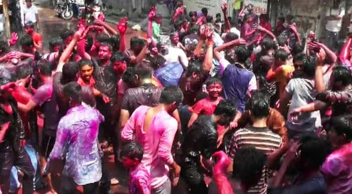 होळीपौर्णिमेनंतर पाचव्या दिवशी महाराष्ट्रात रंगपंचमी साजरी करण्याची परंपरा आहे. 