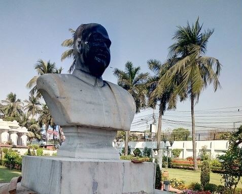 After Lenin & Periyar, Syama Prasad Mukherjee’s statue to be vandalized लेनिन, पेरियारनंतर श्यामा प्रसाद मुखर्जींच्या मूर्तीला काळं फासलं!
