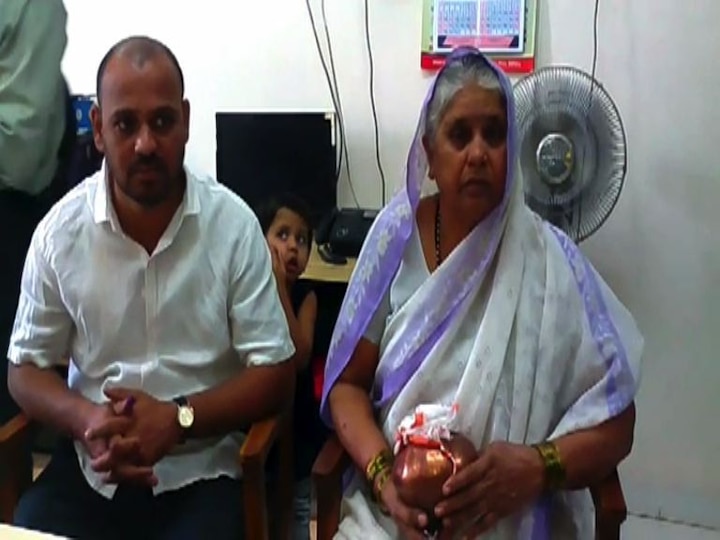 Dharma Patil’s wife warn to government over compensation latest updates न्याय द्या, अन्यथा सामूहिक आत्महत्या करु, धर्मा पाटलांच्या पत्नीचा इशारा