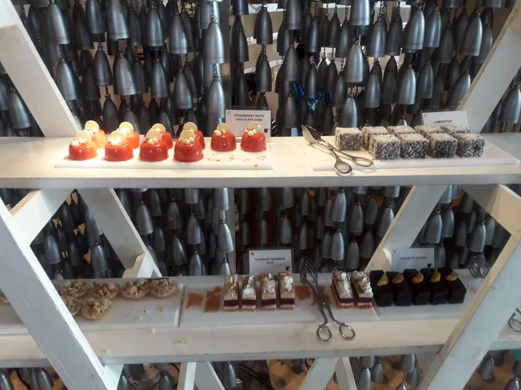 जिभेचे चोचले : जे डब्ल्यू कॅफे – आलिशान बुफे