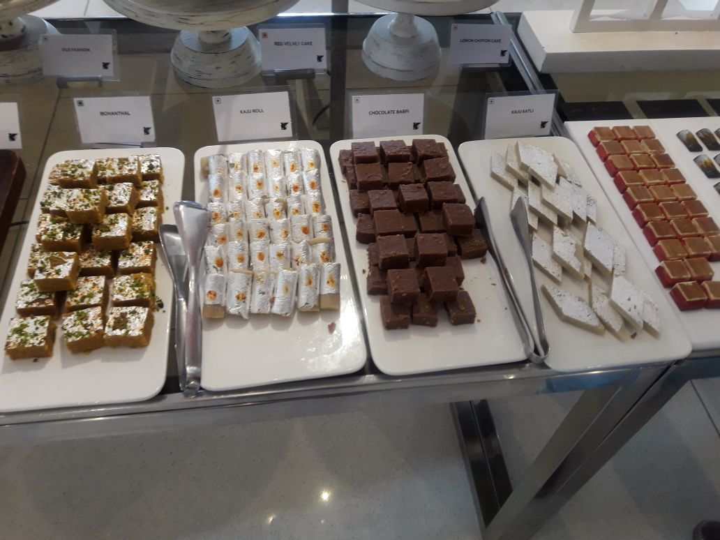 जिभेचे चोचले : जे डब्ल्यू कॅफे – आलिशान बुफे