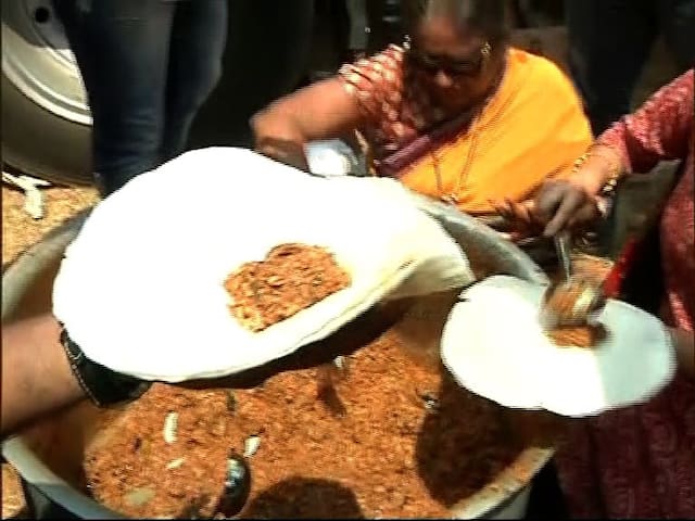 रायगडवरुन शेतकऱ्यांसाठी दीड लाख भाकऱ्यांची शिदोरी