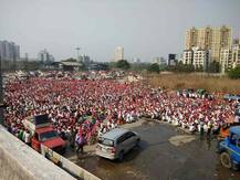 सुमारे 200 किलोमीटरचा रस्ता पायी कापत ‘लाल वादळ’ मुंबईत! 