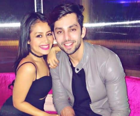 गायिका नेहा कक्कर आणि अभिनेता हिमांश कोहली ही जोडी आता सर्वांच्या परिचयाची बनली आहे. दोघे अनेक दिवसांपासून रिलेशनशिपमध्ये आहेत आणि हे जगजाहीर आहे. त्यामुळे ही जोडीही यावर्षी लग्न करू शकते. 