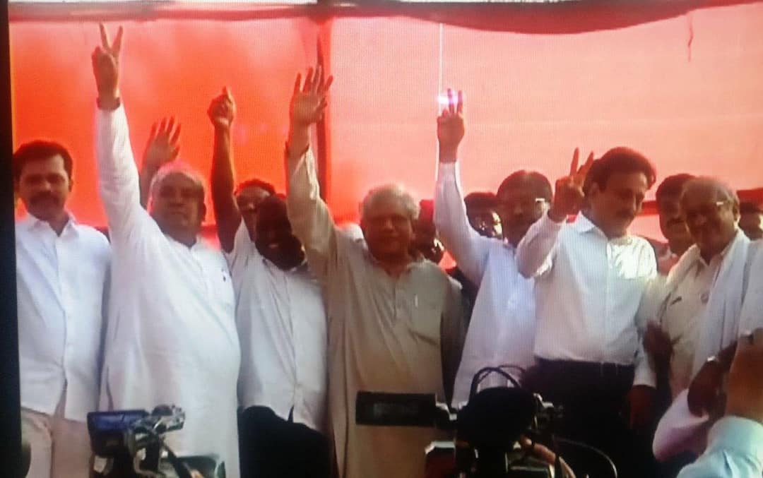 kisan long march success positive decisions on all demands of farmers शेतकऱ्यांच्या लढ्याला अभूतपूर्व यश, लेखी आश्वासन घेऊन आंदोलन मागे