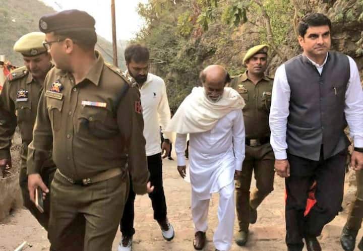 नुकतंच रजनीकांत यांनी राजकारणात प्रवेश केला आहे. त्यानंतर त्यांचा हा पहिलाच हिमालय दौरा आहे.