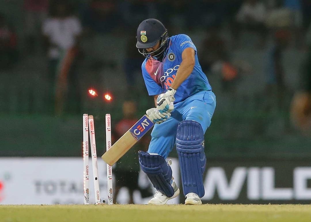 सतत अपयशी ठरणाऱ्या रोहित शर्मासाठी धोक्याची घंटा Rohit sharma’s bad form in t20 triangular series latest update सतत अपयशी ठरणाऱ्या रोहित शर्मासाठी धोक्याची घंटा