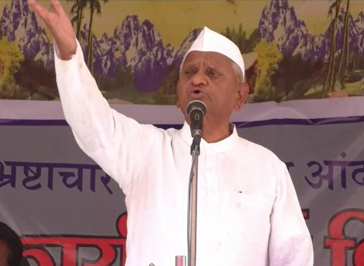 Anna Hazare criticizes to PM Narendra Modi latest update मोदींचे खायचे आणि दाखवायचे दात वेगळे : अण्णा हजारे