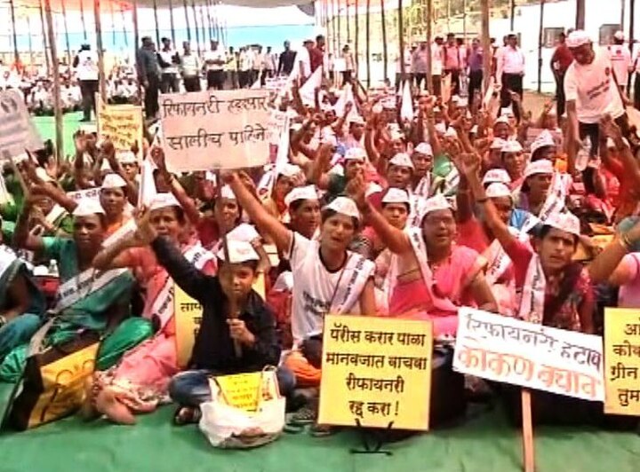Nanara villagers stopped protest after meeting with cm and narayan rane नारायण राणेंची मध्यस्थी, नाणारवासियांचं आंदोलन मागे