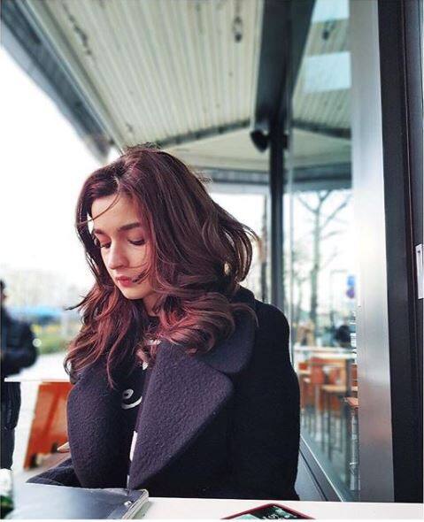 बॉलिवूड अभिनेत्री आलिया भटचा आज 25 वा वाढदिवस आहे. महेश भट आणि सोनी राजदान यांच्या घरात 15 मार्च, 1993 रोजी मुंबईत आलियाचा जन्म झाला होता.