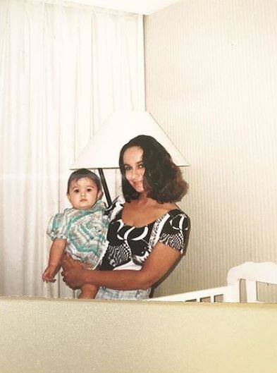 अभिनेता इम्रान हाश्मी आणि दिग्दर्शक मोहित सूरी आलियाचे भाऊ आहेत.