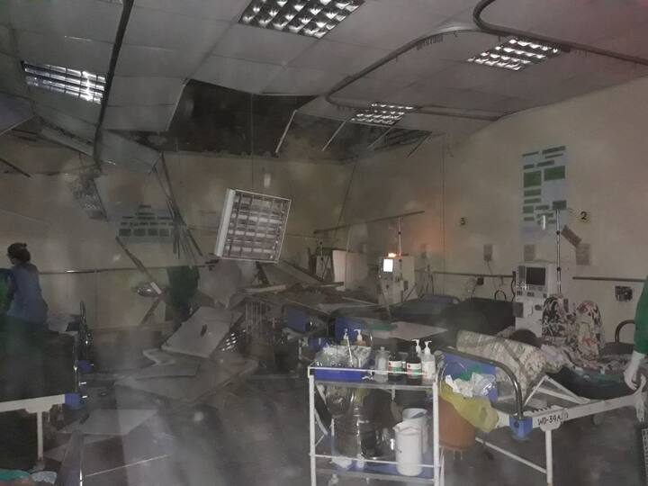 दुसऱ्या मजल्यावरील डायलिसिस विभागाच्या रुमच्या छताचे प्लास्टर कोसळले. काल रात्री 9 वाजण्याच्या सुमारास ही घटना घडली.  केईएम रुग्णालयाचे अधिष्ठाता डॉ. अविनाश सुपे यांनी यासंदर्भात माहिती दिली.