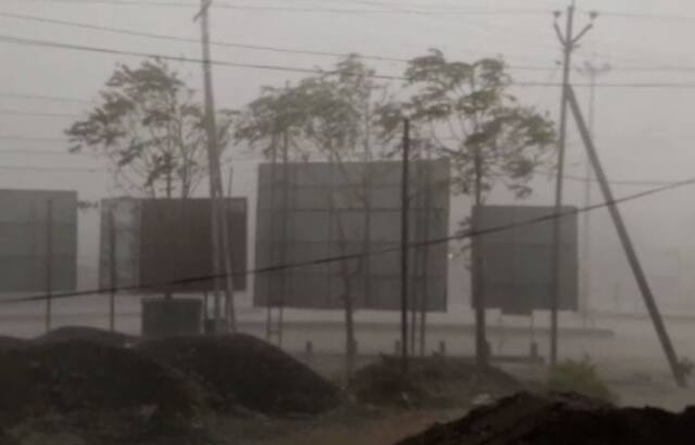 हलक्या पावसाच्या अंदाजामुळे शेतकऱ्यांच्या चिंतेत भर