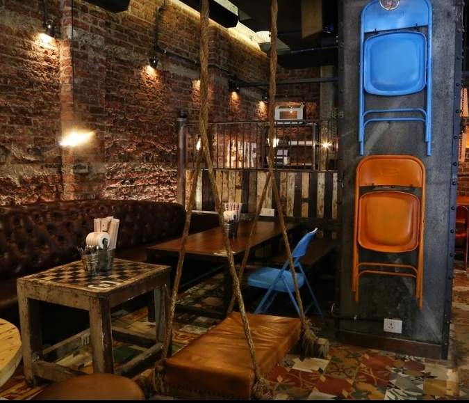 जिभेचे चोचले : अजब गजब ‘सोशल्स’