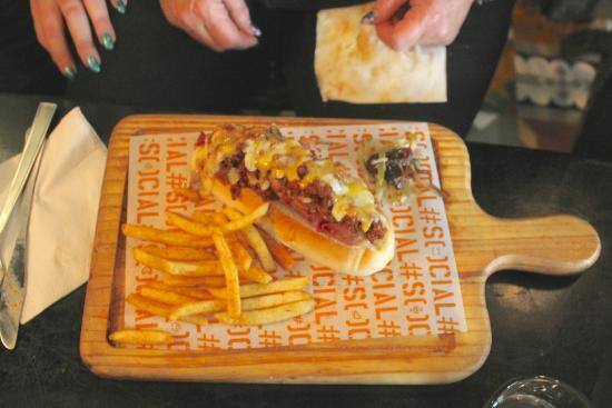 जिभेचे चोचले : अजब गजब ‘सोशल्स’