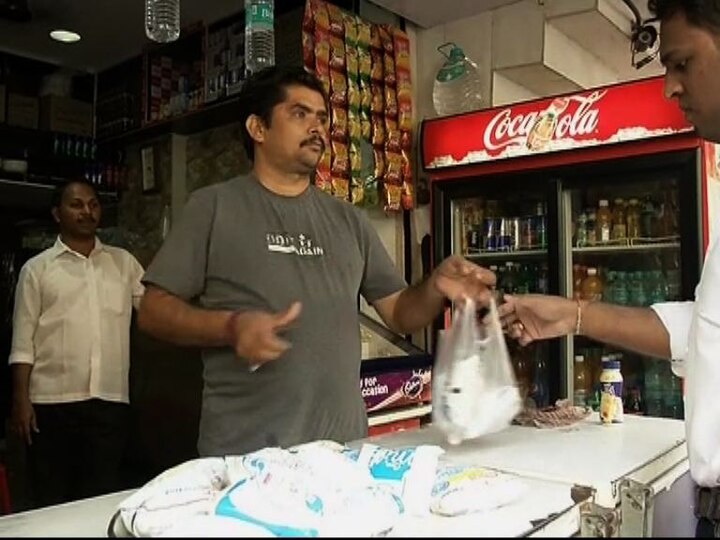 state government decide to extra charge on milk bag and mineral water bottle दुधाच्या प्रत्येक पिशवीमागे 50 पैशांचा प्लास्टिक टॅक्स