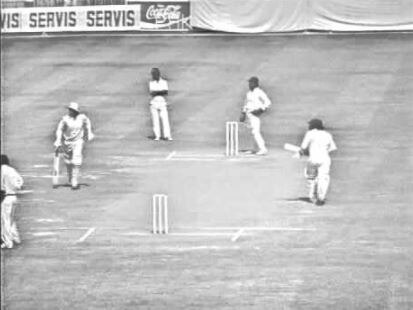 bishan bedi calling off his batsmen against pakistan in the sahiwal odi in 1978 बांगलादेशसारखंच 1978 साली भारताच्या खेळाडूंनीही मैदान सोडलं होतं!