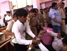 वसईत अनधिकृत बांधकामं, तहसीलदारांसमोर मनसेचा ठिय्या