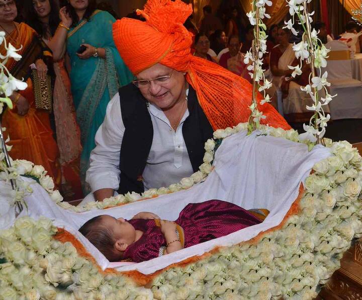 महेश कोठारे यांनीही नातीचा फोटो ट्विटरवर शेअर केला आहे.