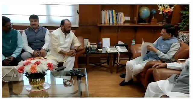 शिवसेना खासदार रेल्वेमंत्र्यांच्या भेटीला