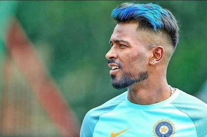 म इंडियाचा दुसरा स्टाईलिश खेळाडू हार्दिक पंड्याही स्टाईल आयकॉन म्हणून समोर येत आहे.  पंड्याही नवनवी हेयरस्टाईल करत असतो. 