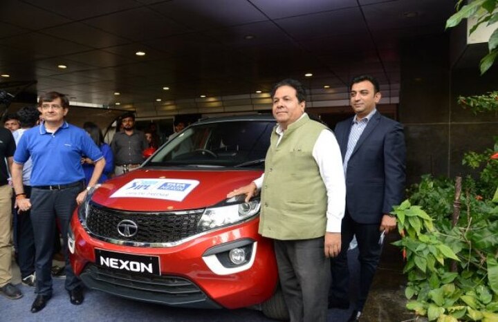 Tata ties up with ipl fans stand a chance to win nexon car आयपीएलच्या प्रेक्षकांना टाटा नेक्सन कार जिंकण्याची संधी!