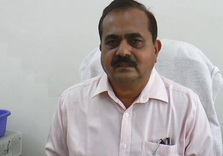 Beed’s officer Narahari Shelke suspended for giving fake complaint of MLA latest update आमदाराविरुद्ध खंडणीची खोटी तक्रार देणारा अधिकारी निलंबित