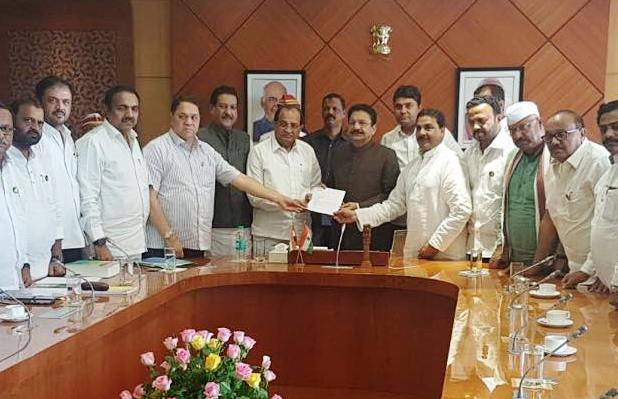 cm approved confidence motion on Haribhau Bagade latest update हरिभाऊ बागडेंवरील विश्वास ठराव पारीत, विरोधकांची राज्यपालांकडे तक्रार