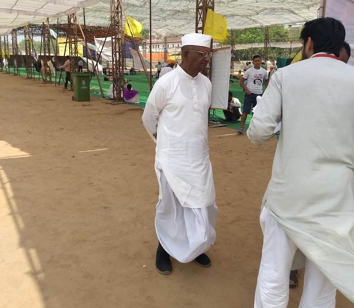 Duplicate Anna Hazare at Ramleela Ground ‘रामलीला’वर अवतरले डुप्लिकेट अण्णा