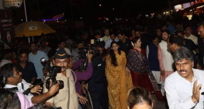 दोन दिवसांपूर्वीच मेहता आणि अंबानी कुटुंबीयांना साखरपुड्यापूर्वी गोव्यात प्री एंगेजमेंट सेरेमनीचं आयोजन केलं होतं. (फोटो : मानव मंगलानी)