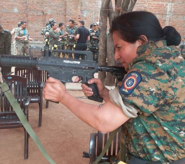 आमचं कोणी वाकडं करु शकत नाही, डीवायएसपींना कॉन्स्टेबलचं उत्तर