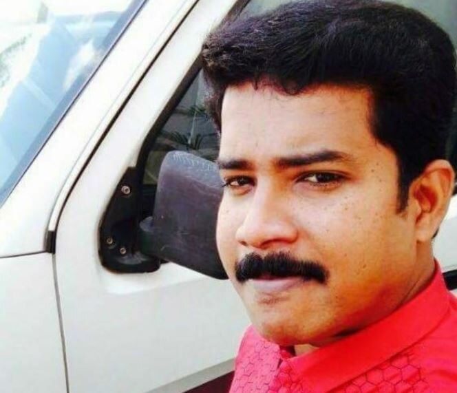 Kerala: radio jockey Rajesh hacked to death by unidentified assailants at his studio in Trivandarum स्टुडिओत घुसून रेडिओ जॉकीची हत्या