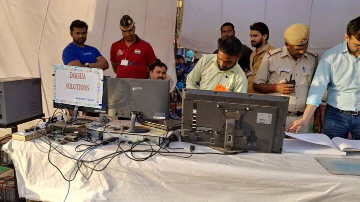 अण्णांशी सरकारचे प्रतिनिधी आज पुन्हा एकदा चर्चा करण्यासाठी येणार आहेत. त्यानंतर भूमिका ठरवू, असं अण्णांनी सांगितलं. शिवाय काही ठोस निर्णय घेणार असाल, तरच भेटायला या, असंही अण्णांनी बजावलं आहे.