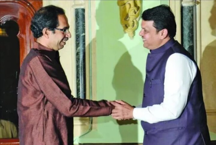 Devendra Fadanvis and Uddhav Thackeray meet in Matoshree 'मातोश्री'वर फडणवीस-ठाकरे भेट, युतीबाबत सकारात्मकता