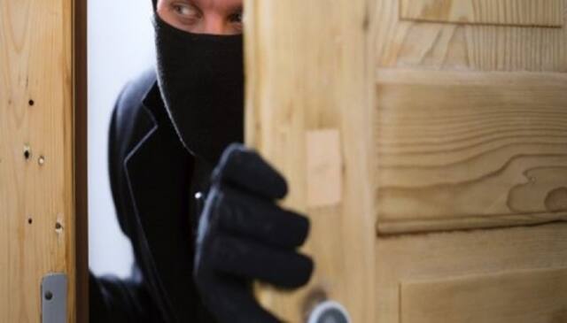 चोरट्यांचा रिक्षातून फिल्मी स्टाईल पाठलाग, चोरलेली बॅग परत मिळवली!