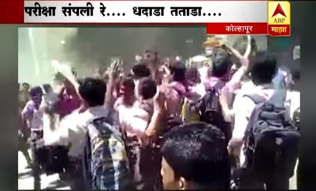 kolhapur ssc student celebration after last paper latest update VIDEO : परीक्षा संपल्यानंतर १०वीच्या विद्यार्थ्यांचा हलगीच्या तालावर जल्लोष