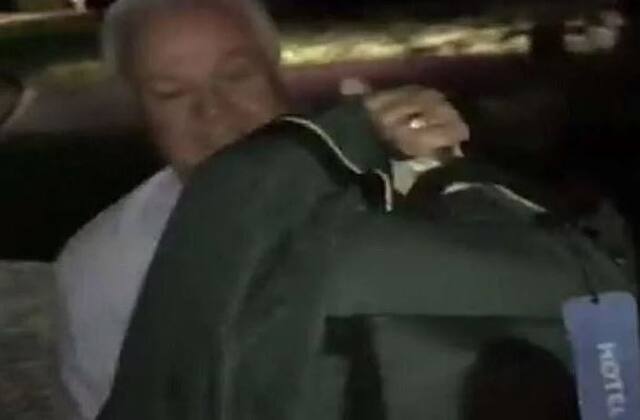 आता एक वर्ष याची गरज नाही, वडिलांनी स्मिथची क्रिकेट किट गुंडाळली