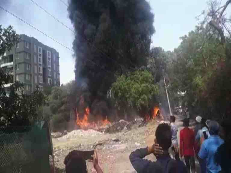 Sculpturist Pramod Kamble's studio burnt in fire latest updates शिल्पकाराचा खजिना आगीत भस्मसात, प्रमोद कांबळेंना मानसिक धक्का