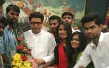 राज ठाकरेंना ‘गावाकडच्या गोष्टी’ आवडल्या, केळेवाडीची पोरं \'कृष्णकुंज\'वर