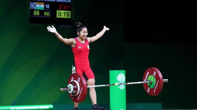 CWG 2018 : Mirabai Chanu wins Gold in women’s 48 kg weightlifting CWG 2018 : भारताला पहिलं गोल्ड, वेटलिफ्टर मीराबाई चानूला सुवर्ण