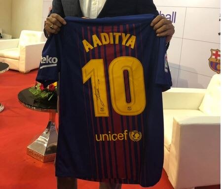 Aaditya Thackeray arranges Barcelona Vs Juventus football match in Mumbai latest update आदित्य ठाकरेंच्या पुढाकाराने मुंबईत बार्सिलोना वि. ज्युवेंट्स फुटबॉल सामना