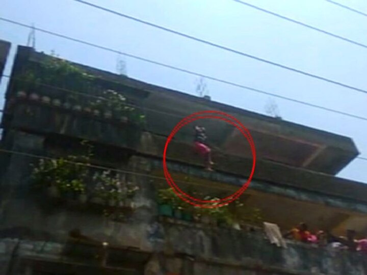 nalasopara Girl jumps from top floor of building to escape rape attempt on her नराधमाच्या तावडीतून सुटण्यासाठी मुलीची टेरेसवरुन उडी