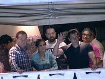 सलमान अखेर ‘गॅलॅक्सी’त, चाहत्यांचा घराबाहेर जल्लोष