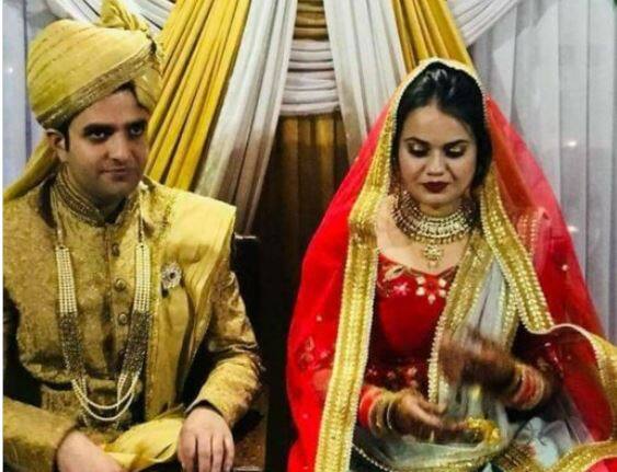 2015 चे IAS टॉपर टीना दाबी आणि अतहर विवाहबंधनात