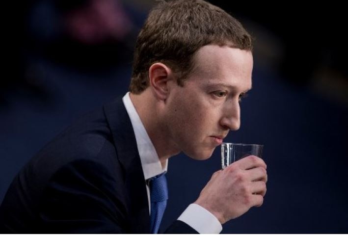 Facebook Date Leak : Questions faced by Facebook ceo Mark Zuckerberg before American senate 'या' प्रश्नांवर मार्क झुकरबर्गला पाणी प्यावं लागलं!