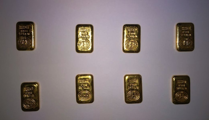 gold smuggling in airplane airbag latest updates विमानातील एअरबॅगमधून सोन्याच्या बिस्किटांची तस्करी